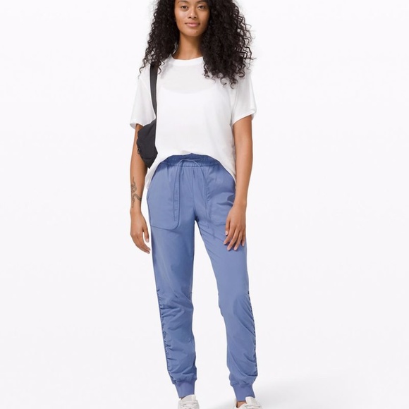 *NWT*Lululemon Jogger- Beyond The Studio SIZE 8 - Picture 2 of 9